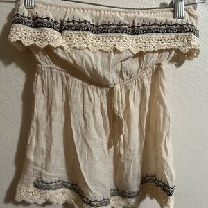 Rue 21 Elegant Cream Lace Women's sleeveless shirt size medium‎ with tags